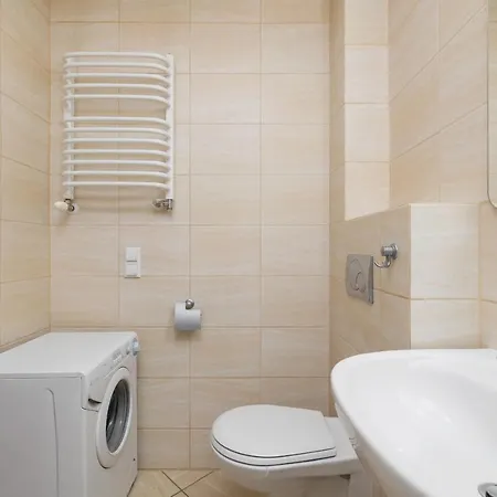 아파트 Cozy With Balcony Bulwary Slowackiego In By Renters